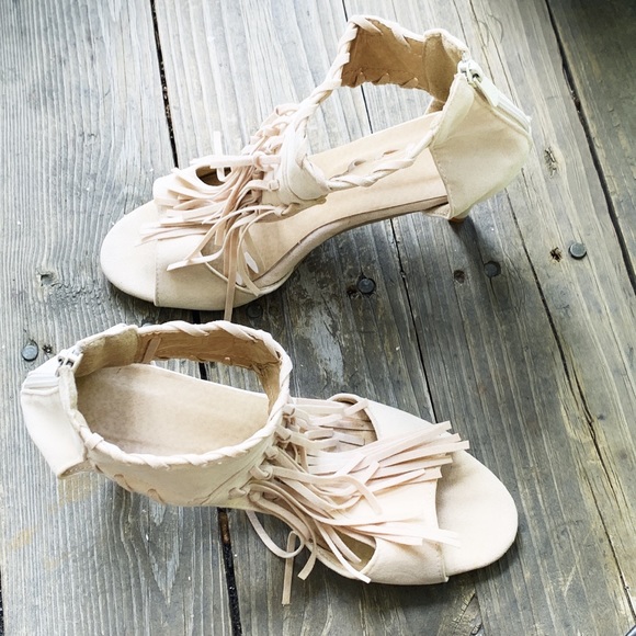 🆕 WESTERN CINDARELLA - Picture 3 of 8